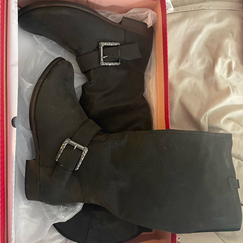 Worn Once. Stored In Box Great Condition Lost My … - image 1